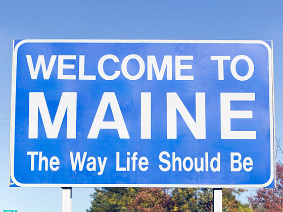 A Maine welcome sign