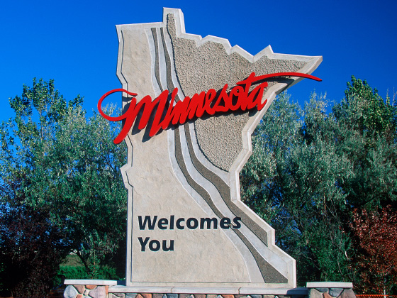 A Minnesota welcome sign